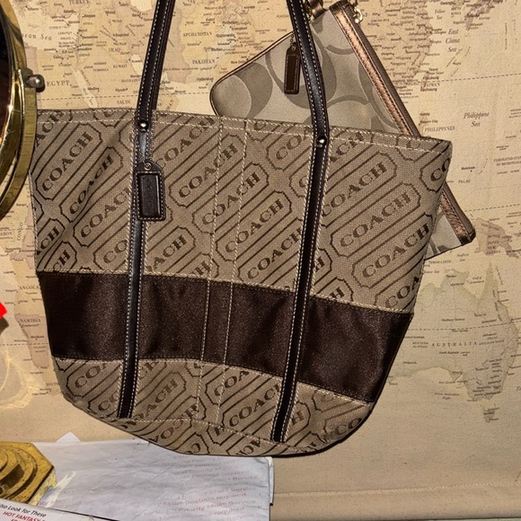 Vintage & discontinued,Coach purse with purple liner - Picture 1 of 3